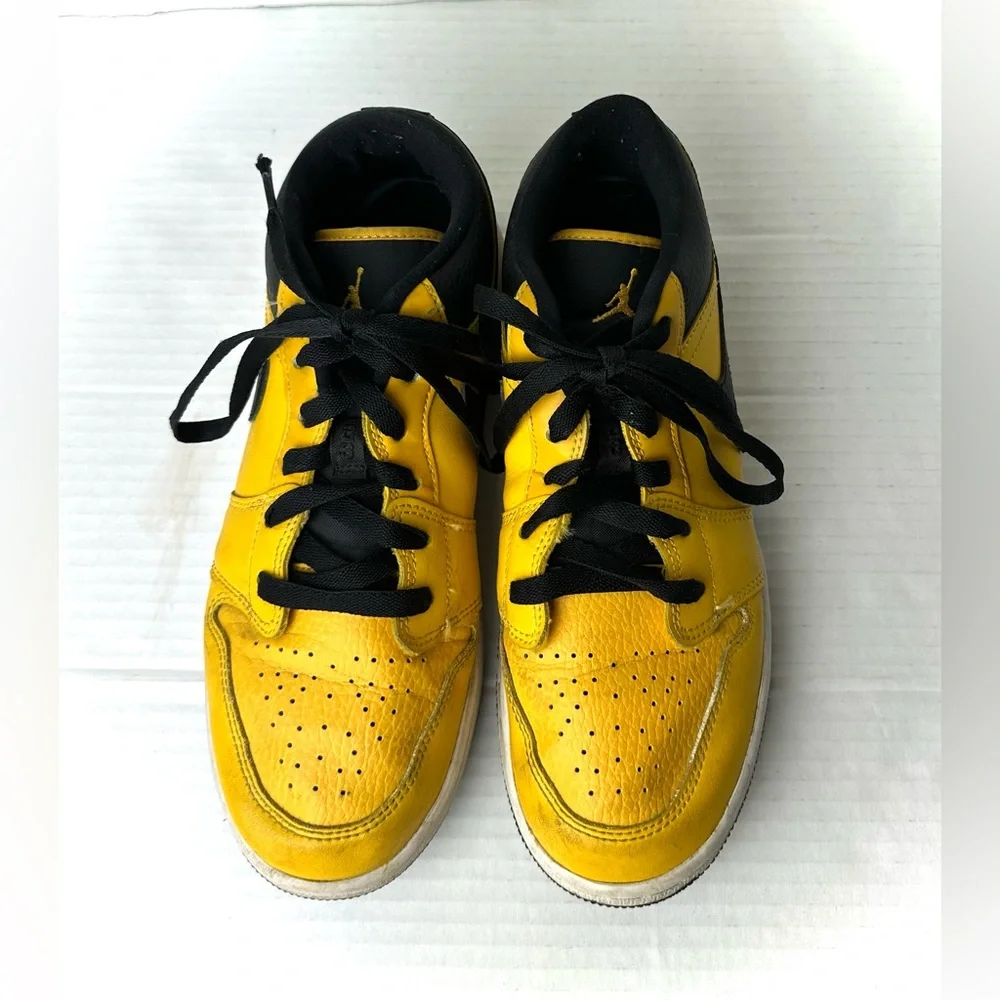 Nike Air Jordan 1 Low GS 'University‎ Gold' 2020 Youth Size 6.5 Sneaker Yellow